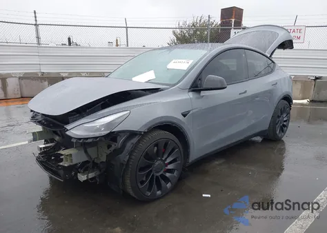2022 Tesla Model Y Performance Dual Motor All-Wheel Drive z USA, uszkodzony, nr VIN 7SAYGDEF2NF405663
